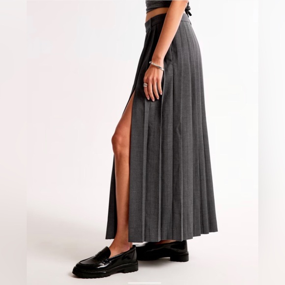 Abercrombie & Fitch Mid Rise Black Pleated Maxi‎ Skirt size large brand new - Picture 5 of 7